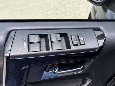 Used 2018 Toyota 4Runner TRD Off-Road Premium AWD/4WD image 27
