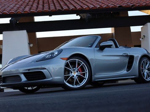 Used 2017 Porsche 718 Boxster S image 3