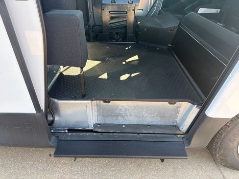 Used 2025 Chevrolet Brightdrop 400 w/ Power Door Package FWD image 6