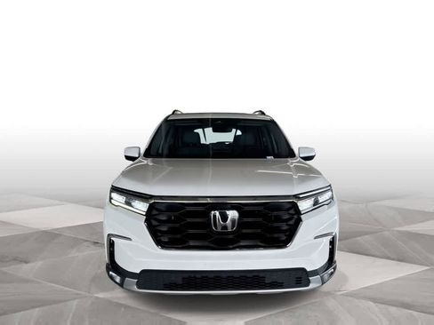 Used 2023 Honda Pilot Touring image 3