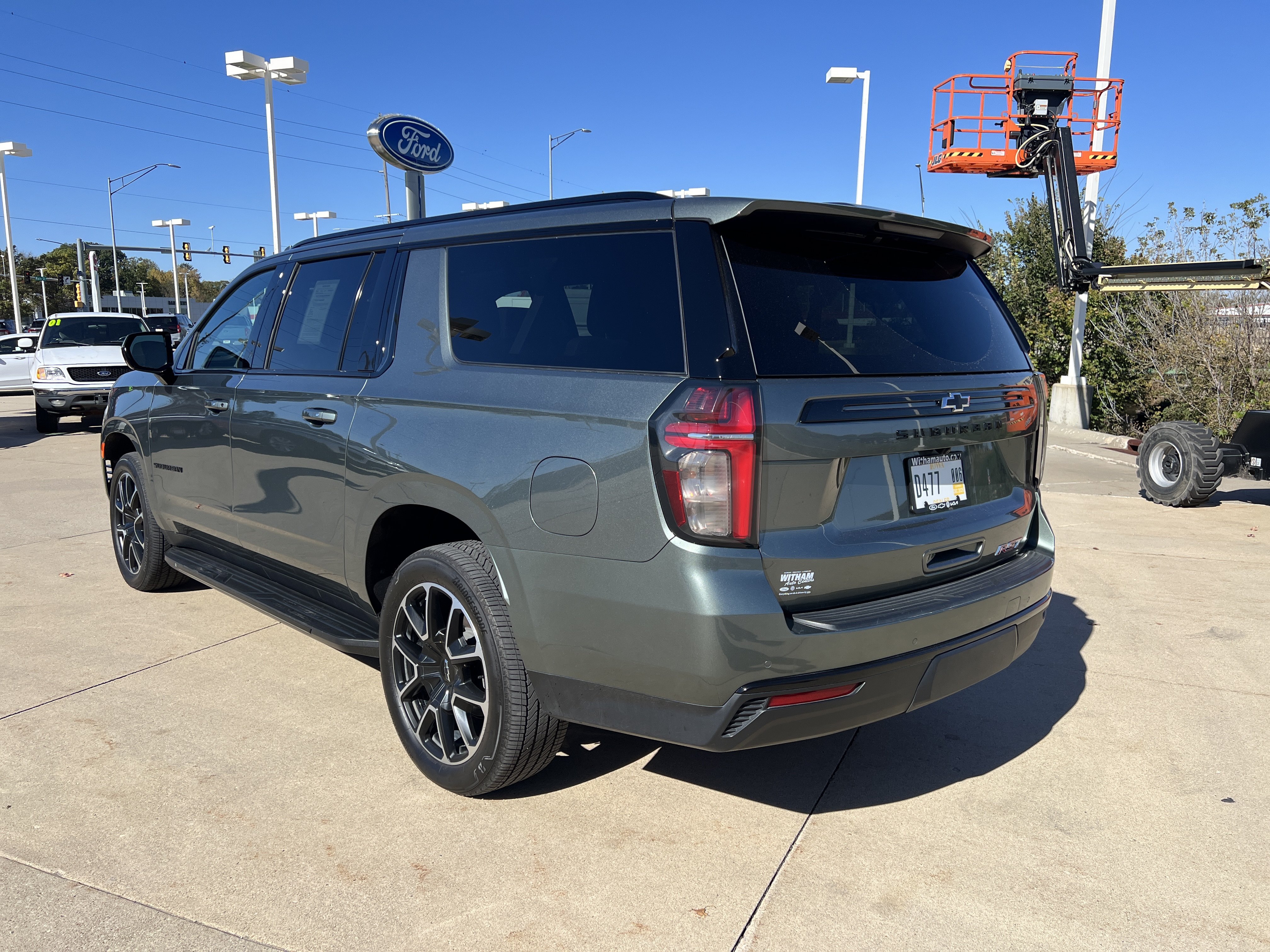 Used 2023 Chevrolet Suburban RST AWD/4WD image 6