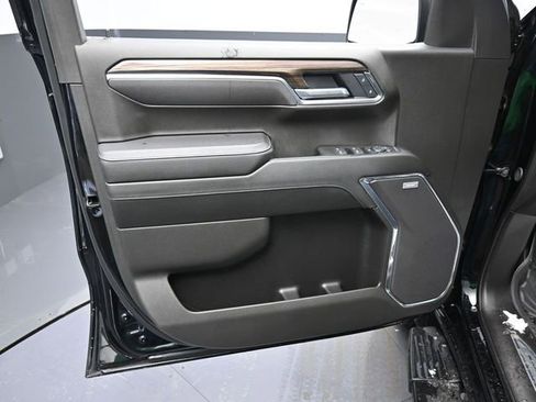 Used 2025 Chevrolet Silverado 1500 LT Trail Boss w/ Convenience Package II image 16