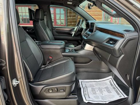 Used 2021 Chevrolet Suburban Premier w/ Premium Package AWD/4WD image 14