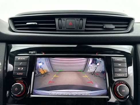 Used 2019 Nissan Rogue SV AWD/4WD image 7