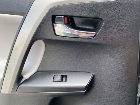 Used 2018 Toyota RAV4 XLE FWD image 13
