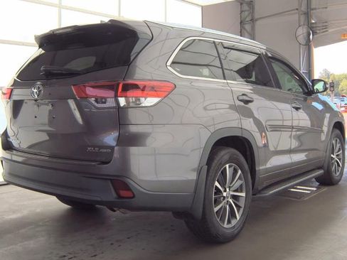 Used 2018 Toyota Highlander XLE w/ Protection Package #3 AWD/4WD image 4