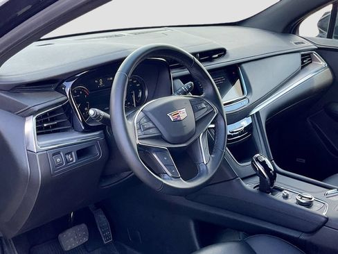 Used 2025 Cadillac XT5 Luxury w/ LPO, Floor Liner Package FWD image 9