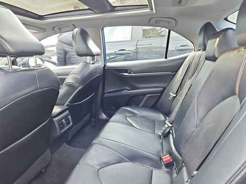 Used 2020 Toyota Camry XLE image 30