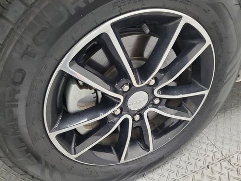 Used 2016 Dodge Grand Caravan SXT FWD image 31