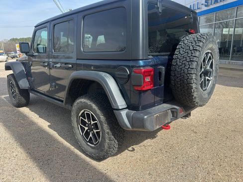 Used 2025 Jeep Wrangler Unlimited Rubicon image 2