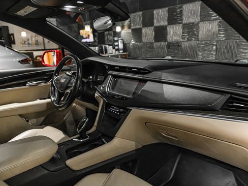 Used 2019 Cadillac XT5 FWD image 10