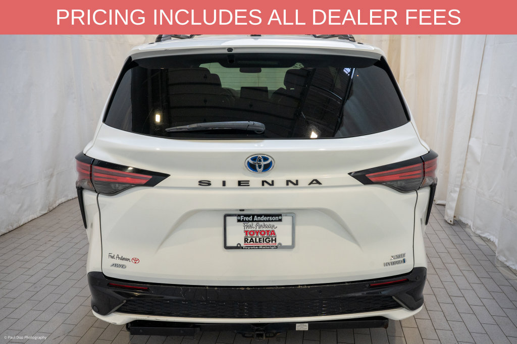 Used 2022 Toyota Sienna XSE w/ XSE Plus Package AWD/4WD image 4