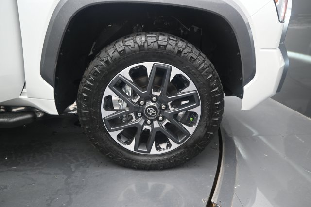 Used 2025 Toyota Tundra Limited AWD/4WD image 16