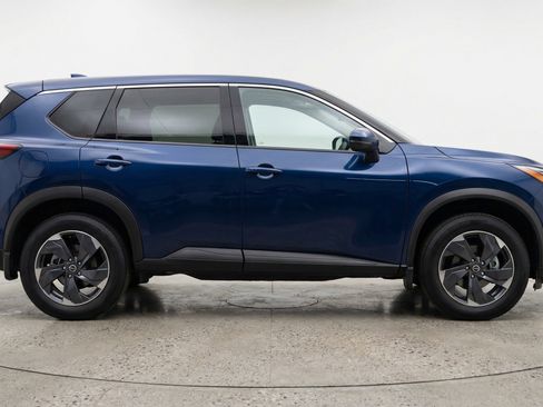 Used 2025 Nissan Rogue SV AWD/4WD image 11