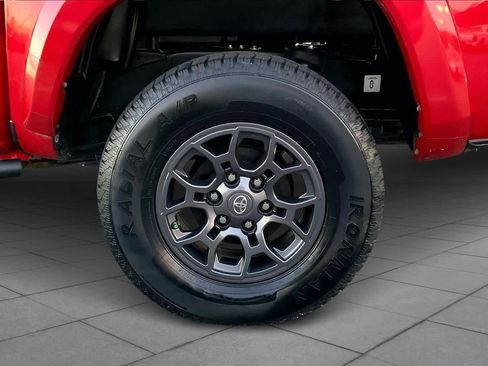 Used 2018 Toyota Tacoma SR5 image 10