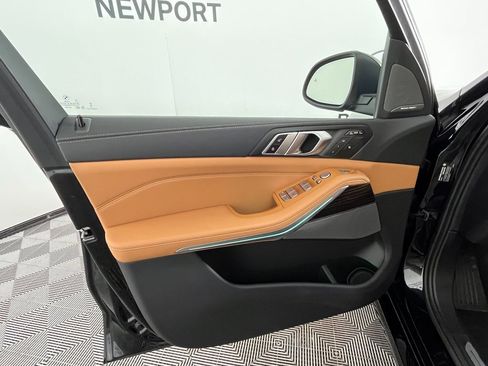 Certified 2024 BMW X7 xDrive40i w/ Premium Package image 30