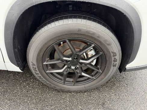 Used 2024 Toyota Highlander LE image 14