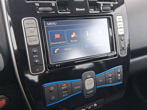 Used 2015 Nissan Leaf SV image 23