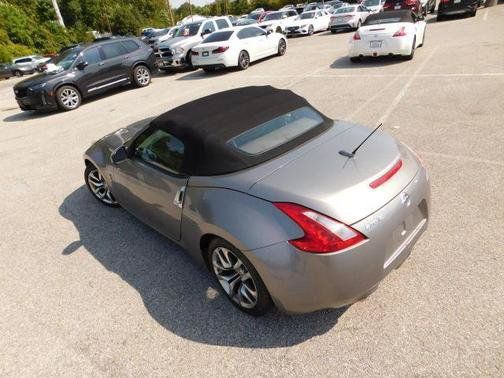 Used 2010 Nissan 370Z Touring RWD image 7