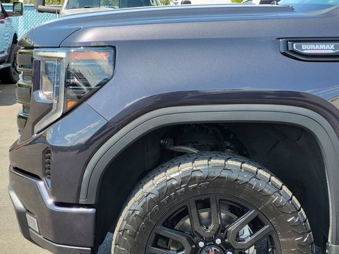 Used 2023 GMC Sierra 1500 Elevation w/ X31 Off-Road Package AWD/4WD image 10