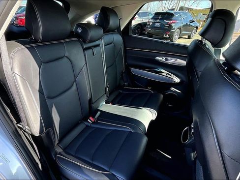 Used 2023 Genesis GV70 2.5T w/ Advanced Package image 39