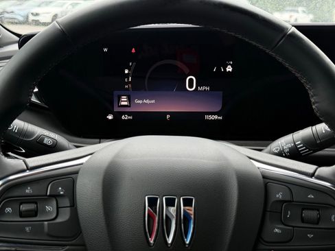 Used 2025 Buick Envista Sport Touring w/ Convenience II Package FWD image 33