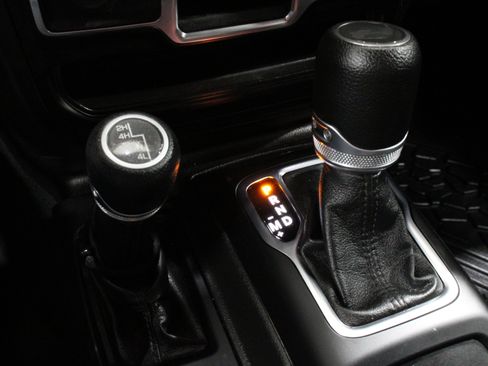 Used 2022 Jeep Wrangler Unlimited Sport AWD/4WD image 18