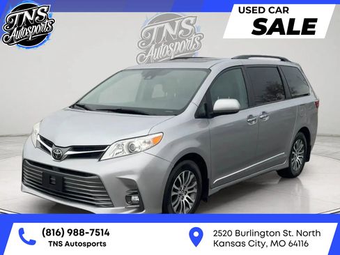 Used 2018 Toyota Sienna XLE image 1