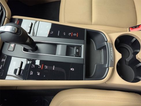 Used 2023 Porsche Macan image 30