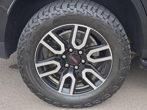 Used 2024 GMC Yukon AT4 w/ Technology Package AWD/4WD image 7
