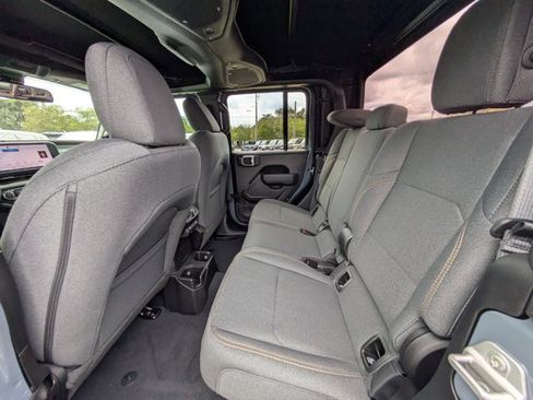 New 2025 Jeep Gladiator Sport image 12