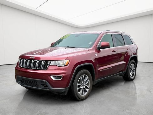 Used 2020 Jeep Grand Cherokee Laredo w/ Quick Order Package 2BN North AWD/4WD image 3