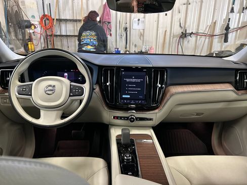Used 2022 Volvo XC60 T8 Inscription Expression w/ Advanced Package AWD/4WD image 18