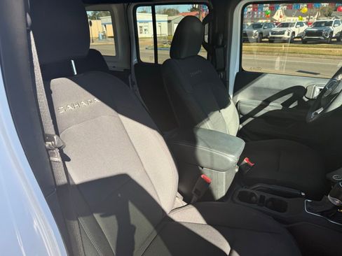 Used 2019 Jeep Wrangler Unlimited Sahara image 26