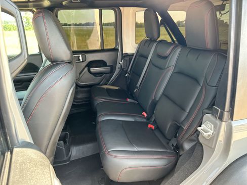 Used 2022 Jeep Wrangler Unlimited Rubicon image 23