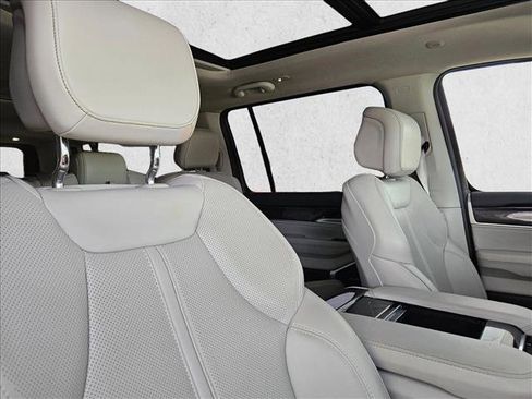 Used 2024 Jeep Wagoneer L 4WD w/ Premium Group I image 23