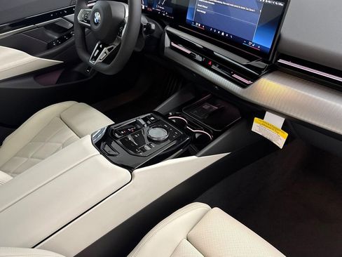 Used 2026 BMW 530i w/ M Sport Package RWD image 28
