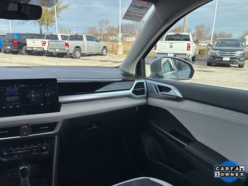 Used 2025 Volkswagen Taos SE image 53