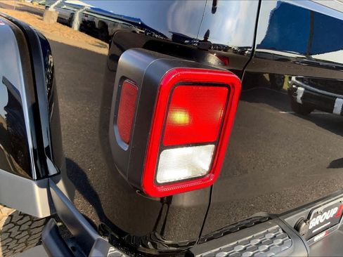 Used 2023 Jeep Gladiator Rubicon w/ Trailer Tow Package AWD/4WD image 29