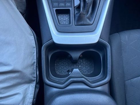 Used 2020 Toyota RAV4 XLE AWD/4WD image 20