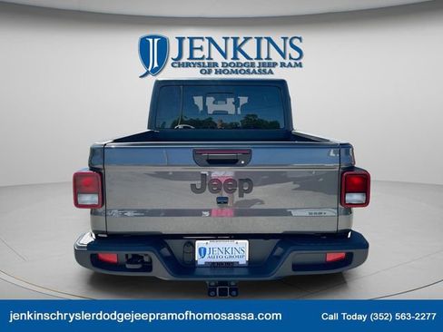 New 2025 Jeep Gladiator Sport image 4