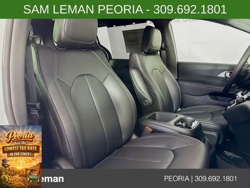 New 2026 Chrysler Pacifica Select image 29