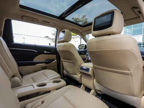 Used 2015 Toyota Highlander Limited Platinum AWD/4WD image 59