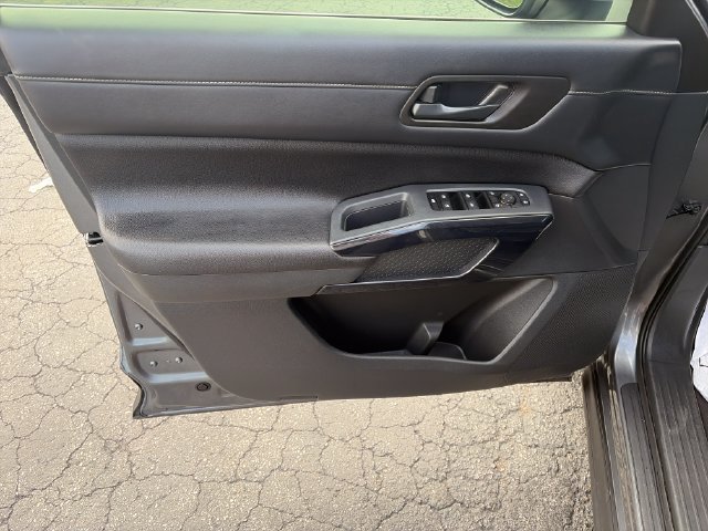 Used 2025 Nissan Pathfinder S FWD image 10