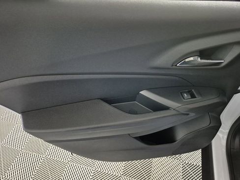 Certified 2025 Chevrolet Trax LS image 10