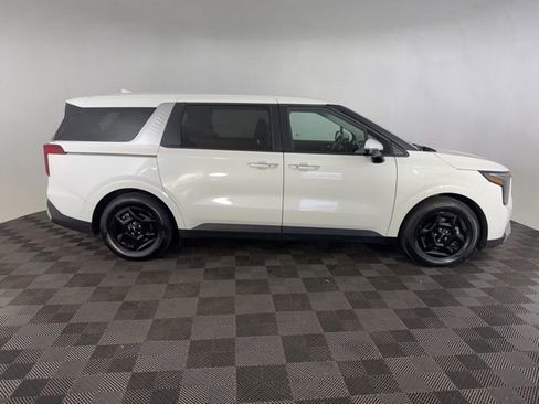 Used 2025 Kia Carnival image 5