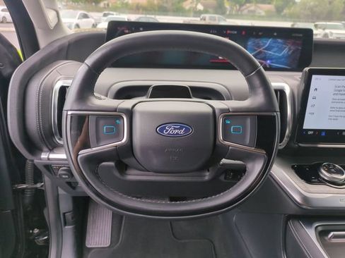 Used 2025 Ford Expedition Platinum AWD/4WD image 17