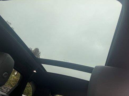 Used 2025 Land Rover Range Rover Velar Dynamic SE image 13