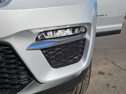 Used 2023 Jeep Grand Cherokee image 11