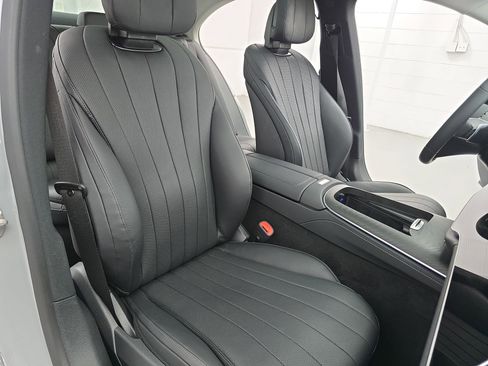 Used 2025 Mercedes-Benz E 350 4MATIC Sedan image 10